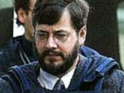 Marc Dutroux es conducido ante un tribunal belga en enero de 2003.