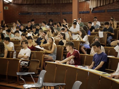 Examen de Selectividad en la Facultad de Biología de la Universidad de Barcelona, el 14 de junio.
