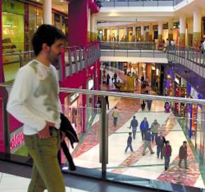 Imagen de un centro comercial en Vitoria.
