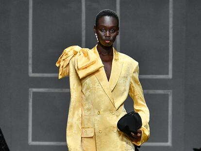 Flecos, lazos y madroños en Hellessy