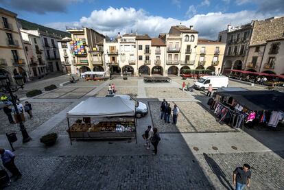 Plaça de la Vila d'Amer (Girona) on va nèixer Carles Puigdemont.