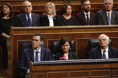 Snchez, Carmen Calvo, y Josep Borrell en el Congreso.