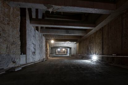 El túnel de Glòries, en la galeria sentido Besòs, a cuatro meses de su apertura al tráfico.