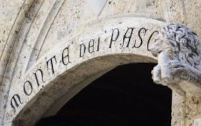 Entrada del banco Monte dei Paschi en Siena.