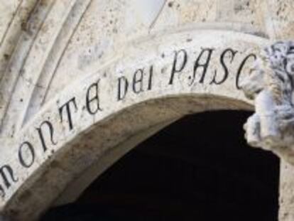 Entrada del banco Monte dei Paschi en Siena.