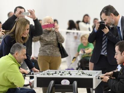 Els reis Felip i Letícia, en una visita avui a l'Hospital de Paraplègics de Toledo en el seu 40è aniversari.