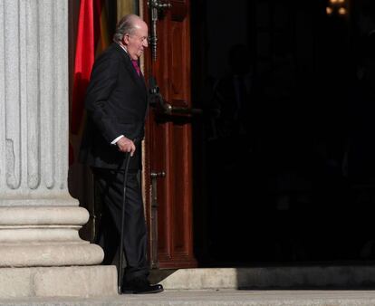 El Rey emérito Juan Carlos I, en el exterior del Congreso de los Diputados.