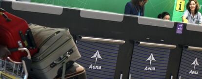Mostradores de Aena en la terminal 4 del aeropuerto madrileño de Barajas.