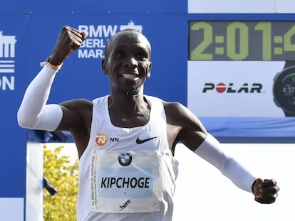 Eliud Kipchoge gana el maratón de Berlín con un nuevo récord mundial