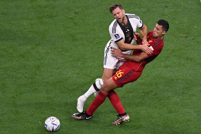 Rodri choca con Füllkrug durante el partido del domingo.