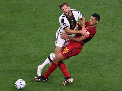 Rodri choca con Füllkrug durante el partido del domingo.