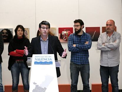 El presidente de la Diputación de Valencia, Jorge Rodríguez (centro), con los portavoces del PSPV-PSOE, Compromís, València en Comú, y Esquerra Unida.