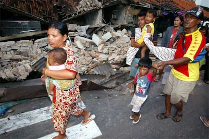 El terremoto tuvo lugar poco despus del amanecer. El epicentro se situ a tan slo 17
kilmetros de profundidad y dur 57 segundos, segn el Instituto Geolgico de EE UU.