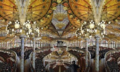 Opened in 1908, Barcelona’s Palau de la Música Catalana was designed by architect Lluís Domènech i Montaner, one of the chief exponents of Catalan modernism, and was originally meant as the headquarters of the Orfeón Catalán choir. This image was created in 2002 by the French photographer Jean-François Rauzier using a “hyperphotographic” technique.