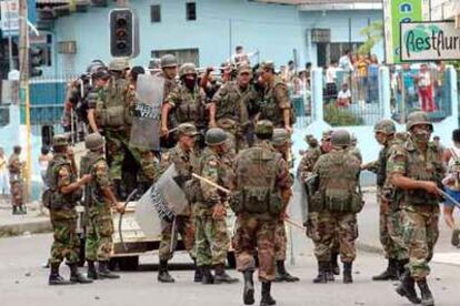 El Ejército de Ecuador toma las calles de Nueva Loja, capital de Sucumbíos.