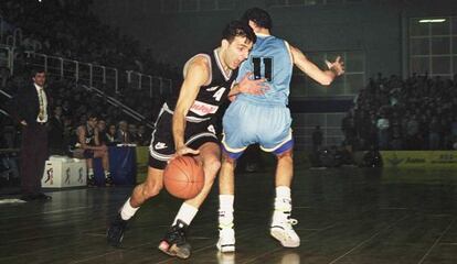 Djordjevic supera la defensa de Alberto Herreros, en el Partizán-Estudiantes de la Euroliga de 1992 disputado en el Fernando Martín de Fuenlabrada