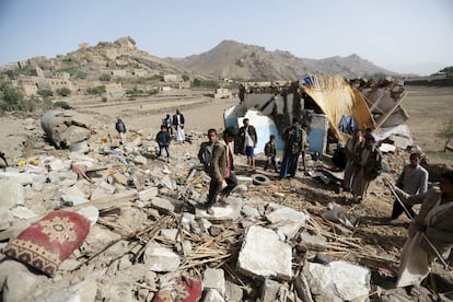 Restos de una casa destruida por un ataque aéreo en el pueblo Bait Rejal, al oeste de Sanaa, Yemen.