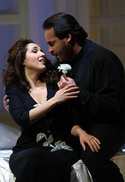 Norah Amsellem y José Bros, en &#39;La Traviata&#39;.