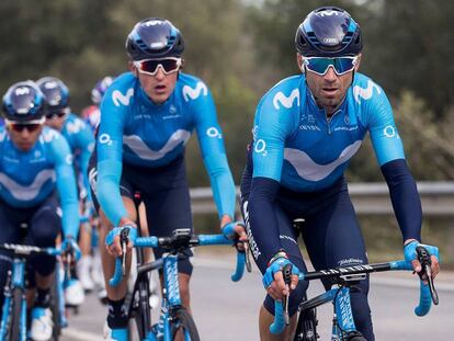 Alejandro Valverde, seguido de Marc Soler y Nairo Quintana, en la la Volta a Catalunya.