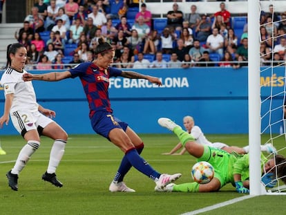 Jenifer Hermoso marca un gol contra el Tacón en un partido de esta temporada.