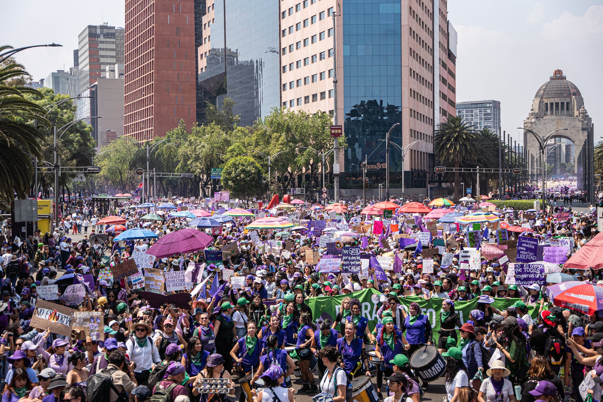 Las imágenes de la marcha por el Día Internacional de la Mujer en ...