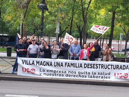 Protesta de trabajadores frente al hotel Rosewood Villa Magna el pasado martes