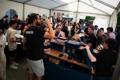 Interior de la carpa de DragonSteel, el universo de Brandon Sanderson, el martes 15 de julio en el festival Celsius 232 de Avilés.
