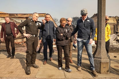 Los Angeles Mayor Karen Bass and California Governor Gavin Newsom tour an area damaged by the Palisades wildfire on January 8.