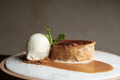 Torrija de panetone con helado.