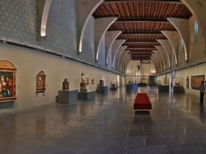 L'aspecte de la sala gòtica on s'exposen els tresors del monestir de Pedralbes, a Barcelona.