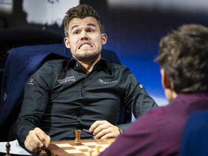 Magnus Carlsen, durante una partida contra Aronián en el torneo de Zagreb 2019, correspondiente al Grand Chess Tour