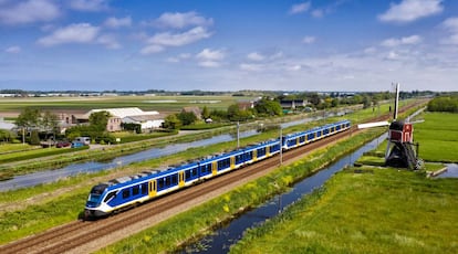 Un tren fabricado por CAF circula en Holanda.