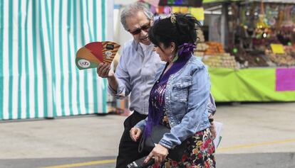 Un voluntari de l'ANC a la Feria de Abril de Barcelona.