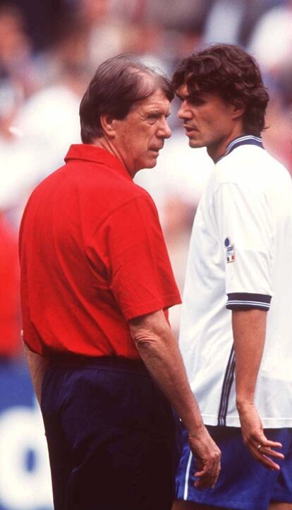 Cesare y Paolo Maldini, con la selección italiana en 1998 .