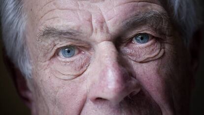 John Berger fotografiado en Barcelona durante la inauguración de la instalación de Isabel Coixet “De A para X”.