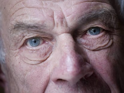 John Berger fotografiado en Barcelona durante la inauguraci&oacute;n de la instalaci&oacute;n de Isabel Coixet &ldquo;De A para X&rdquo;.
 
 