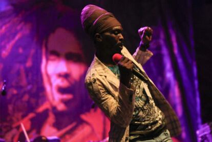 Actuación de Antony B, en la primera jornada del festival de <i>reggae</i> Rototom Sunsplash, que se celebra en Benicàssim (Castellón).
