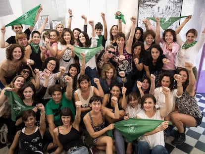 Actrices reunidas en la cooperativa lavaca para reclamar la despenalización del aborto.