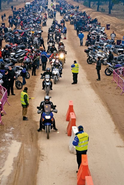 El camino de acceso al festival. Solo se puede entrar en moto o a pie.