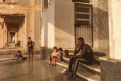 Niños juegan en La Habana, el 2 de julio de 2025.