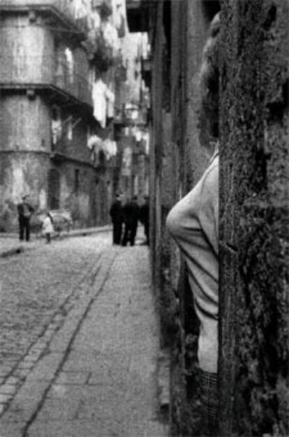 <b></b><i>Barcelona, 1960, </i>fotografía de Joan Colom realizada en el barrio chino.