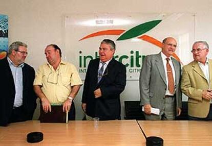 Dirigentes de Intercitrus, ayer, tras la rueda de prensa que ofreció la interprofesional.