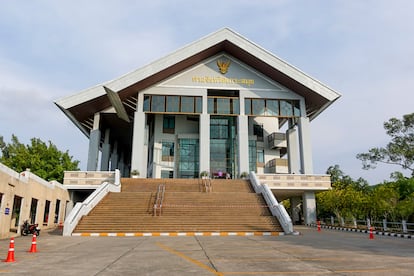 Vista del edificio del tribunal provincial de Samui (isla del sur de Tailandia) donde se celebra el juicio contra el español Daniel Sancho, este miércoles.