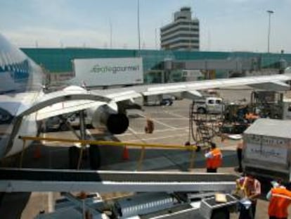 El gerente de Servicios de Aeropuertos Bolivianos SA (Sabsa), Anthony Alicastro, dijoque la cifra fue propuesta desde 2012 con el Ejecutivo para "reencaminar" la concesión para la administración de las tres principales terminales aéreas de este país. EFE/Archivo
