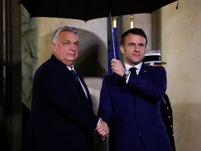 Viktor Orbán y Emmanuel Macron, este jueves en el Elíseo.