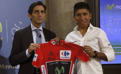 Nairo Quintana junto al presidente ejecutivo de Telef&oacute;nica, Jos&eacute; Mar&iacute;a &Aacute;lvarez-Pallete.