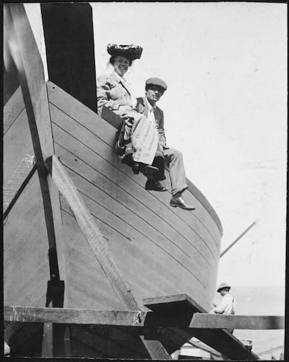 Jack y su segunda esposa Chairman visitando el Snark mientras se construía. San Francisco, 1906