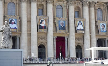 Irmã Dulce está na primeira tapeçaria à esquerda na Basílica de São Pedro.