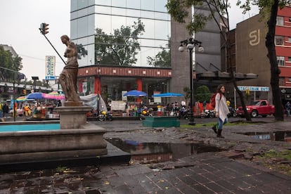 Vista actual del cruce de avenida Insurgentes y Álvaro Obregón en la ciudad de México.