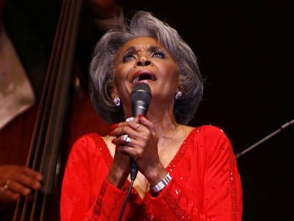 La cantante Nancy Wilson en el Carnegie Hall de Nueva York en 2007.